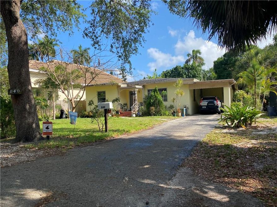 WHAT A CUTE COTTAGE, WITH AN EFFICIENCY MAIN HOUSE IS  A 3/2 WITH HARD WOOD FLOORS. A/C AND WINDOW WALL UNITS. EFFICIENCY IS A 1/1 500 SQ FT . SEPARATE UTILITY ROOM NICE SIZE LOT THIS COULD BE UPDATED AND MADE TO BE A GREAT COZY INCOME PROPERTY OR JUST TEAR DOWN.