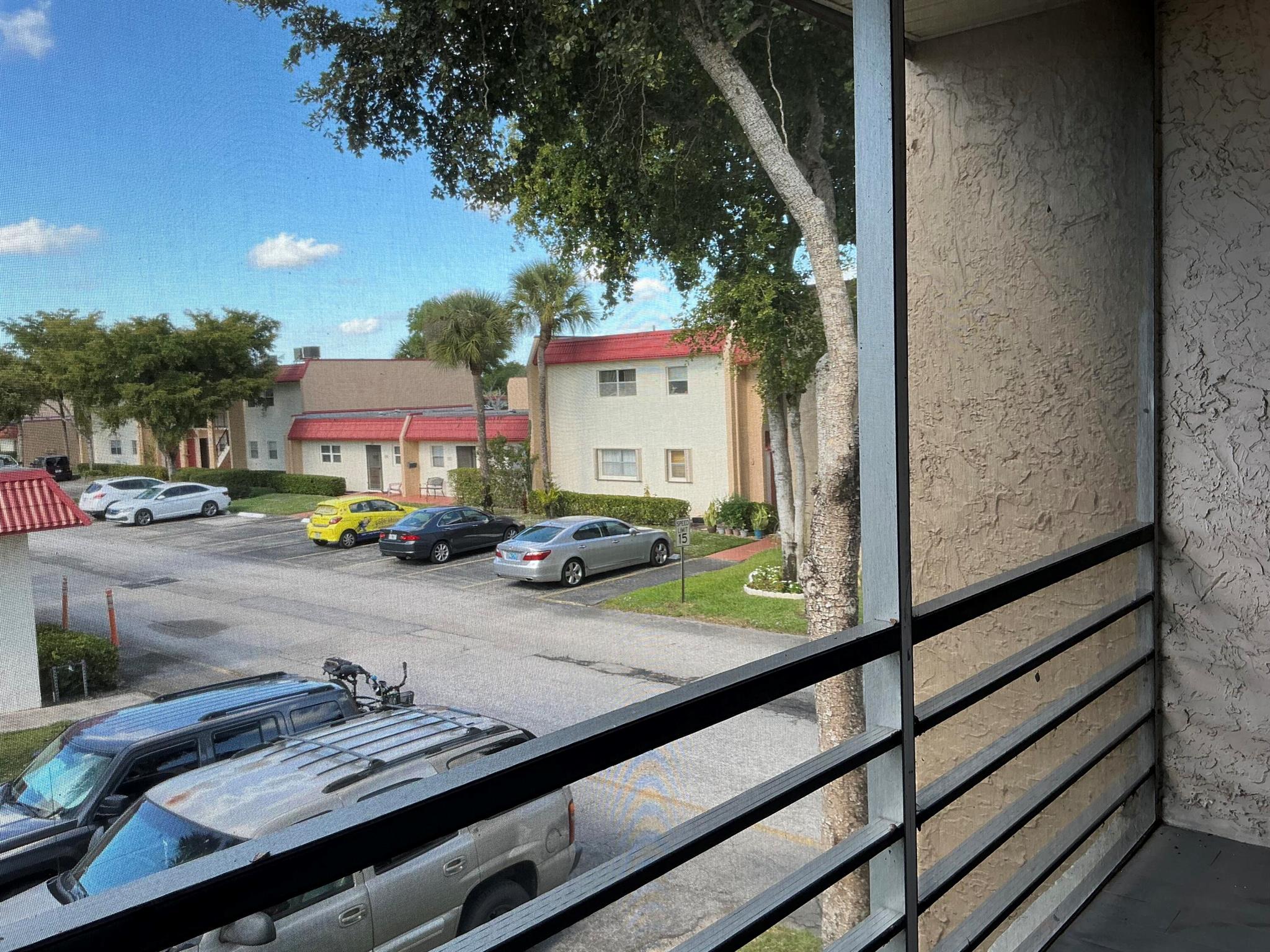 GOLDEN LAKES VILLAGE COND - Residential