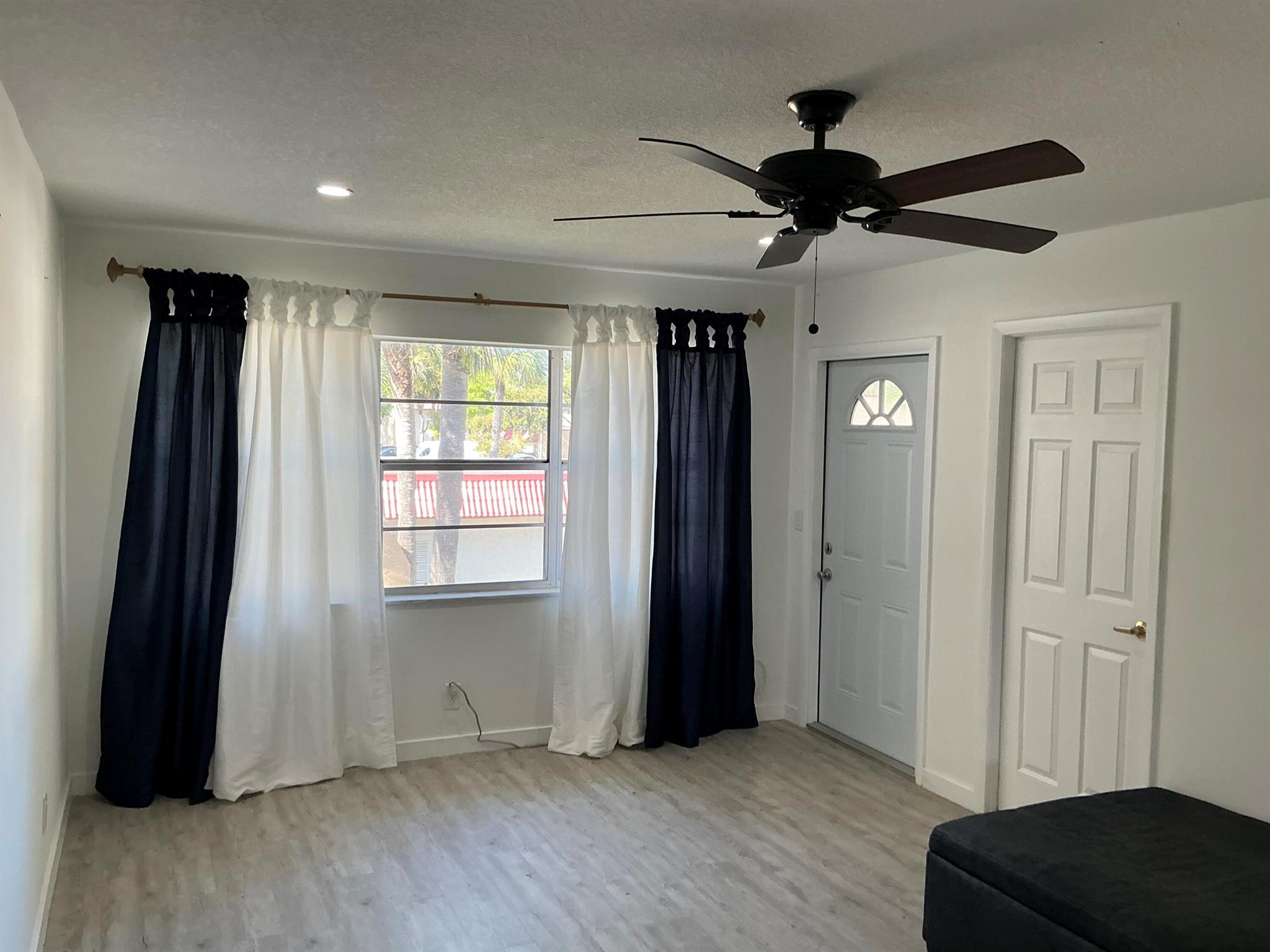 GOLDEN LAKES VILLAGE COND - Residential