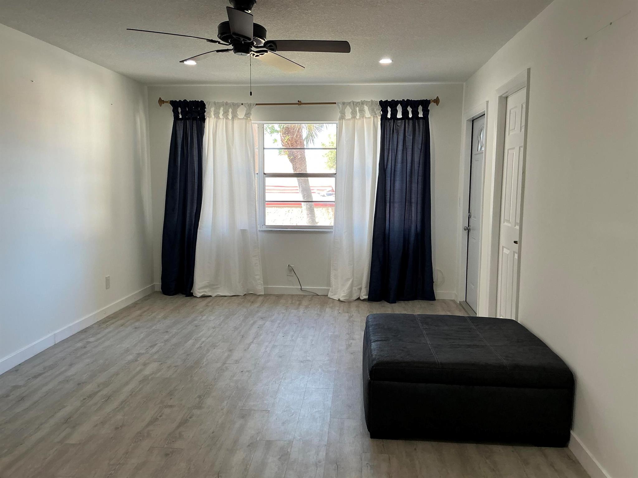 GOLDEN LAKES VILLAGE COND - Residential