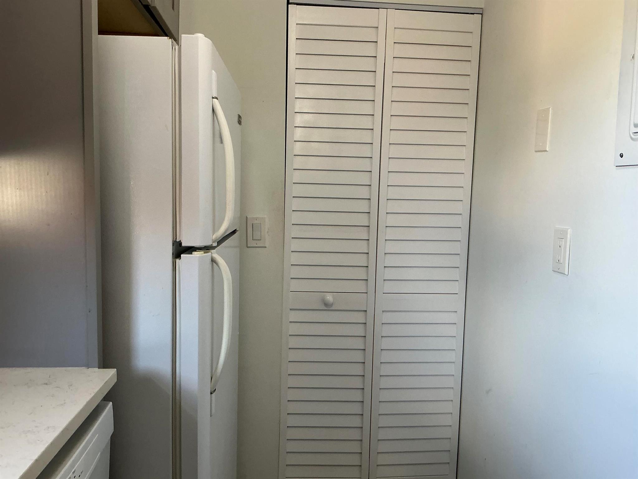 GOLDEN LAKES VILLAGE COND - Residential