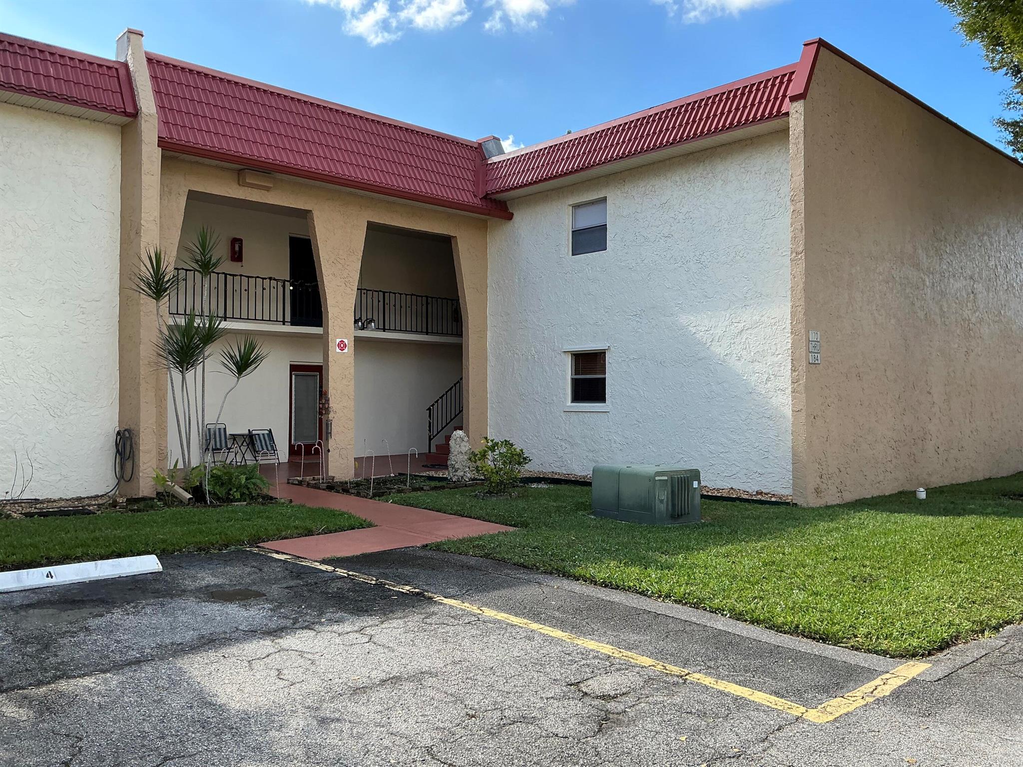 GOLDEN LAKES VILLAGE COND - Residential