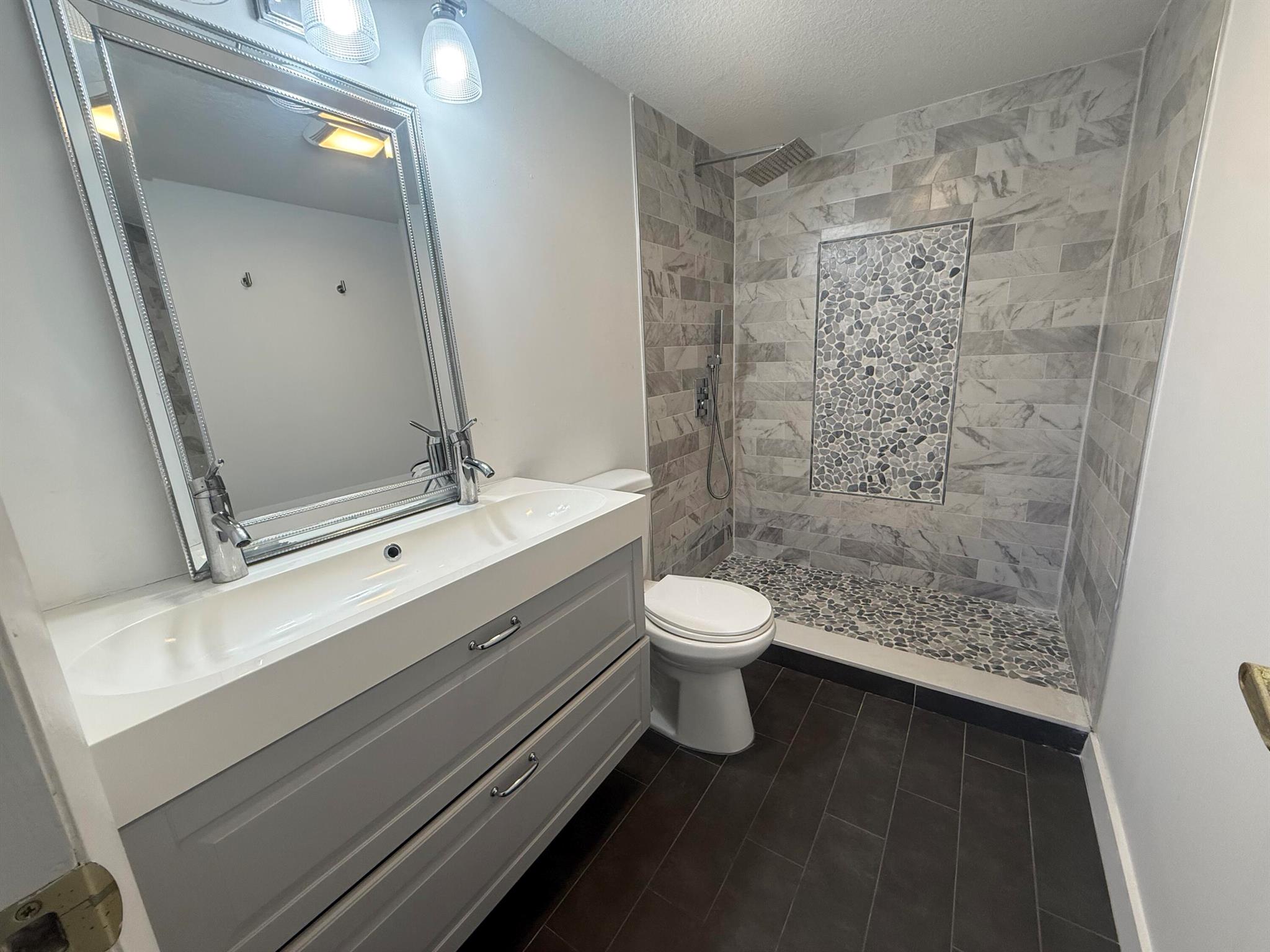 GOLDEN LAKES VILLAGE COND - Residential