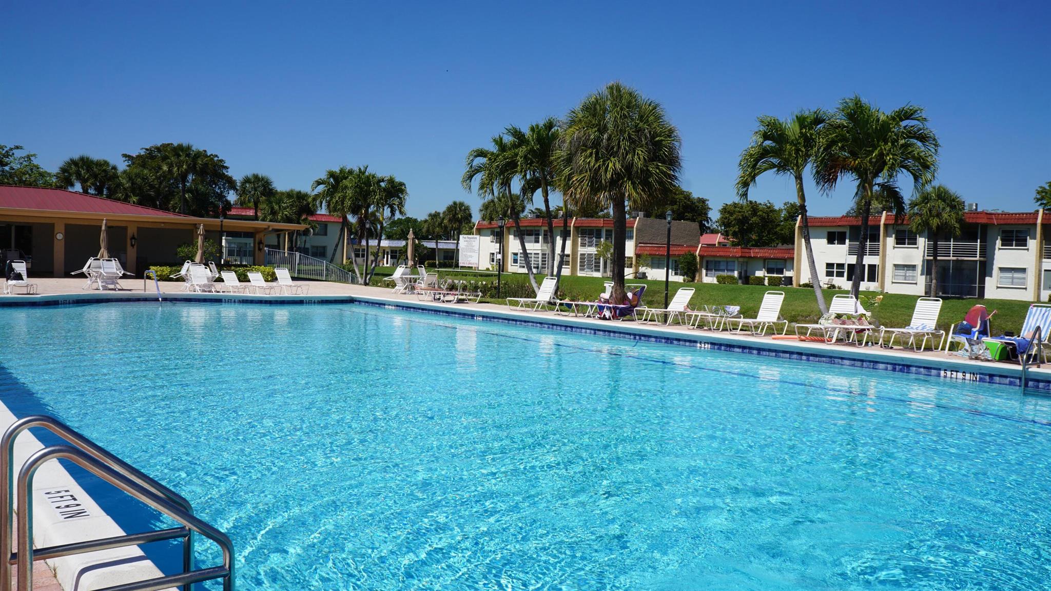 GOLDEN LAKES VILLAGE COND - Residential