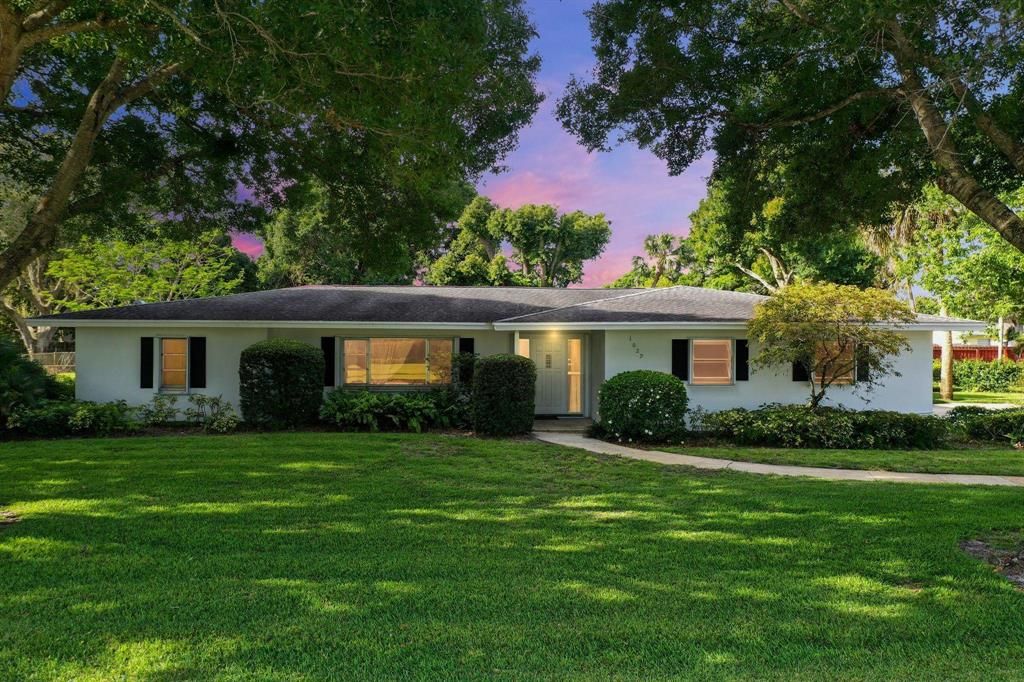 Photo of 1029 SE Grandview Boulevard, Fort Pierce, FL 34982 (MLS # R10713142)