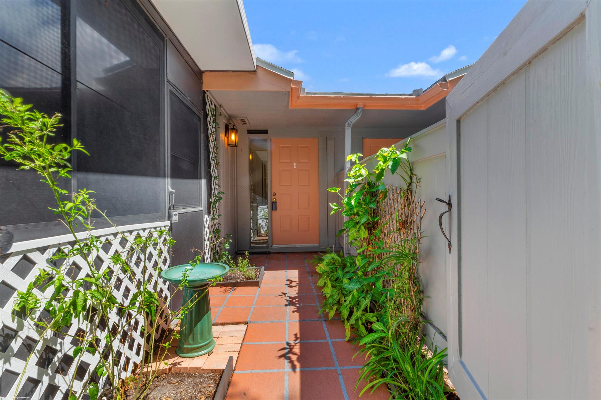 CINNAMON TREE - Residential
