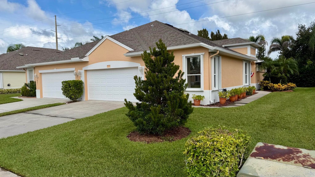 Photo of 433 N Tangerine Square SW, Vero Beach, FL 32968 (MLS # B26079593)