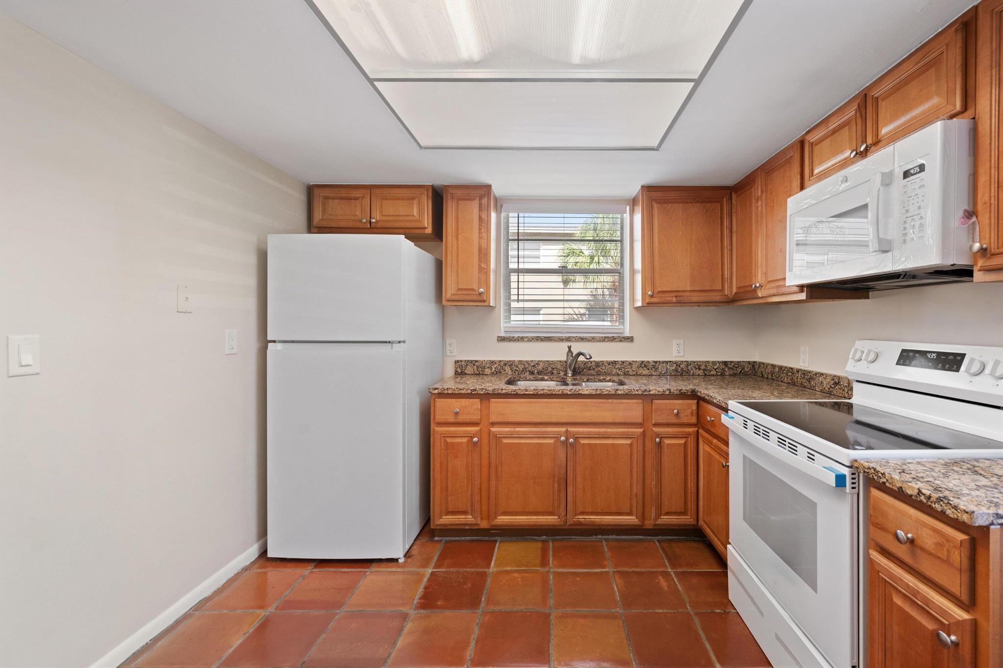2707 Vandiver Drive 1