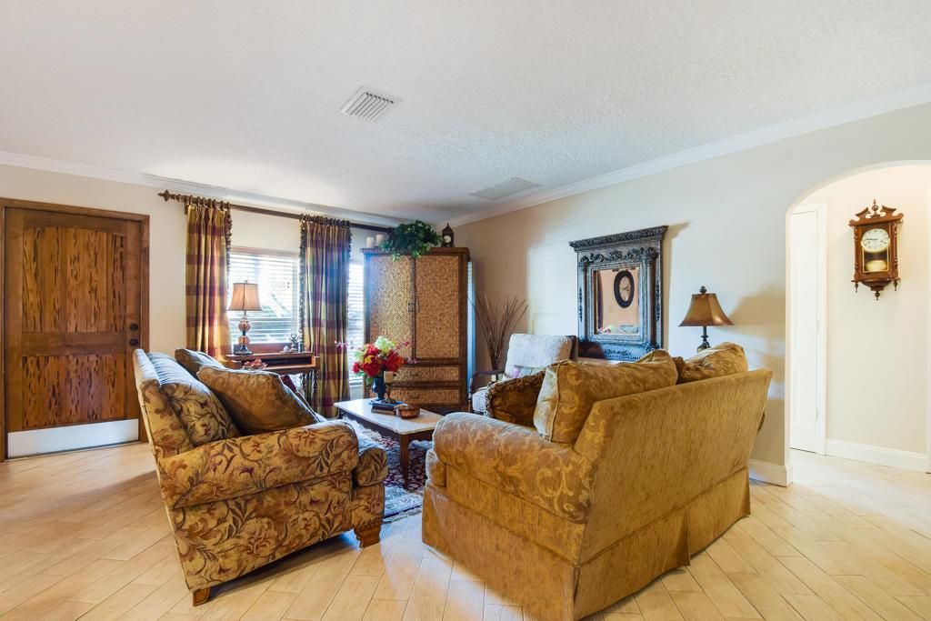 Photo of 977 Laurel Rd, North Palm Beach, FL 33408 (MLS # R10907187)