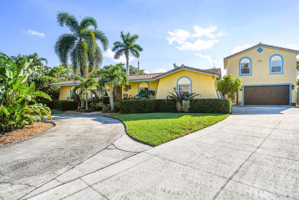 Photo of 977 Laurel Rd, North Palm Beach, FL 33408 (MLS # R10907187)