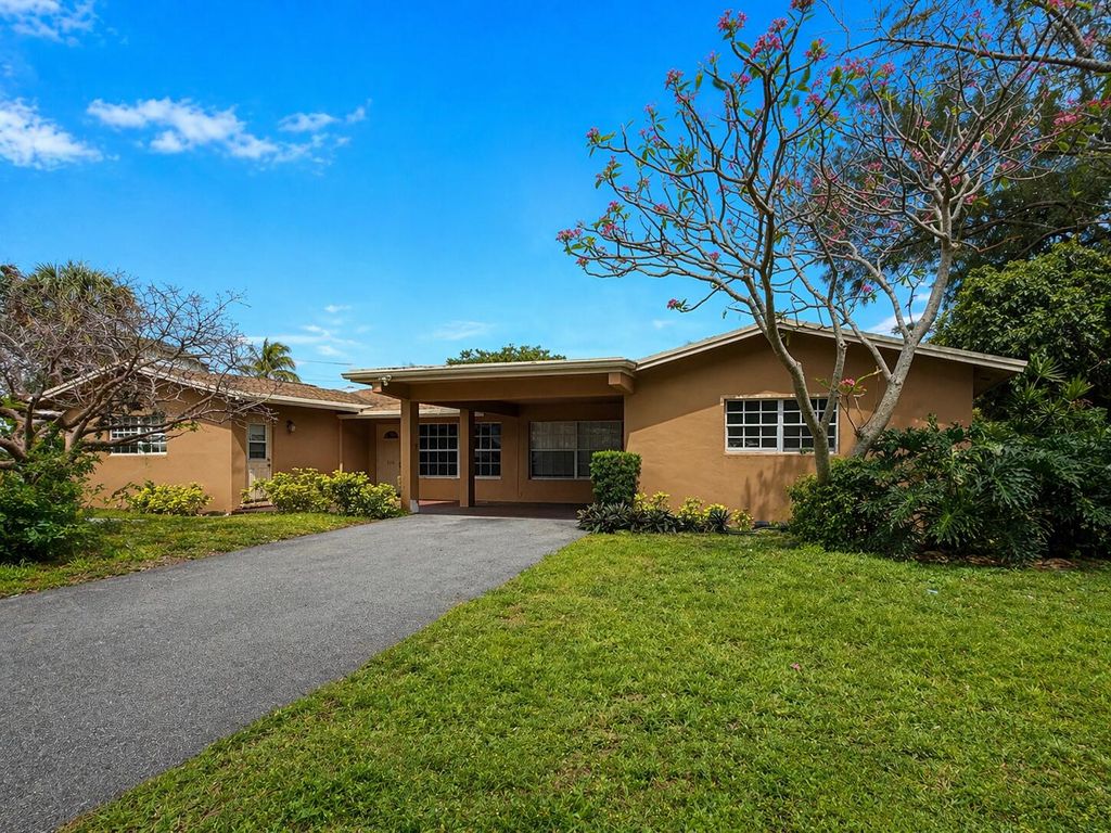 Photo of 198 SW 15th Street, Boca Raton, FL 33432 (MLS # B26020147)