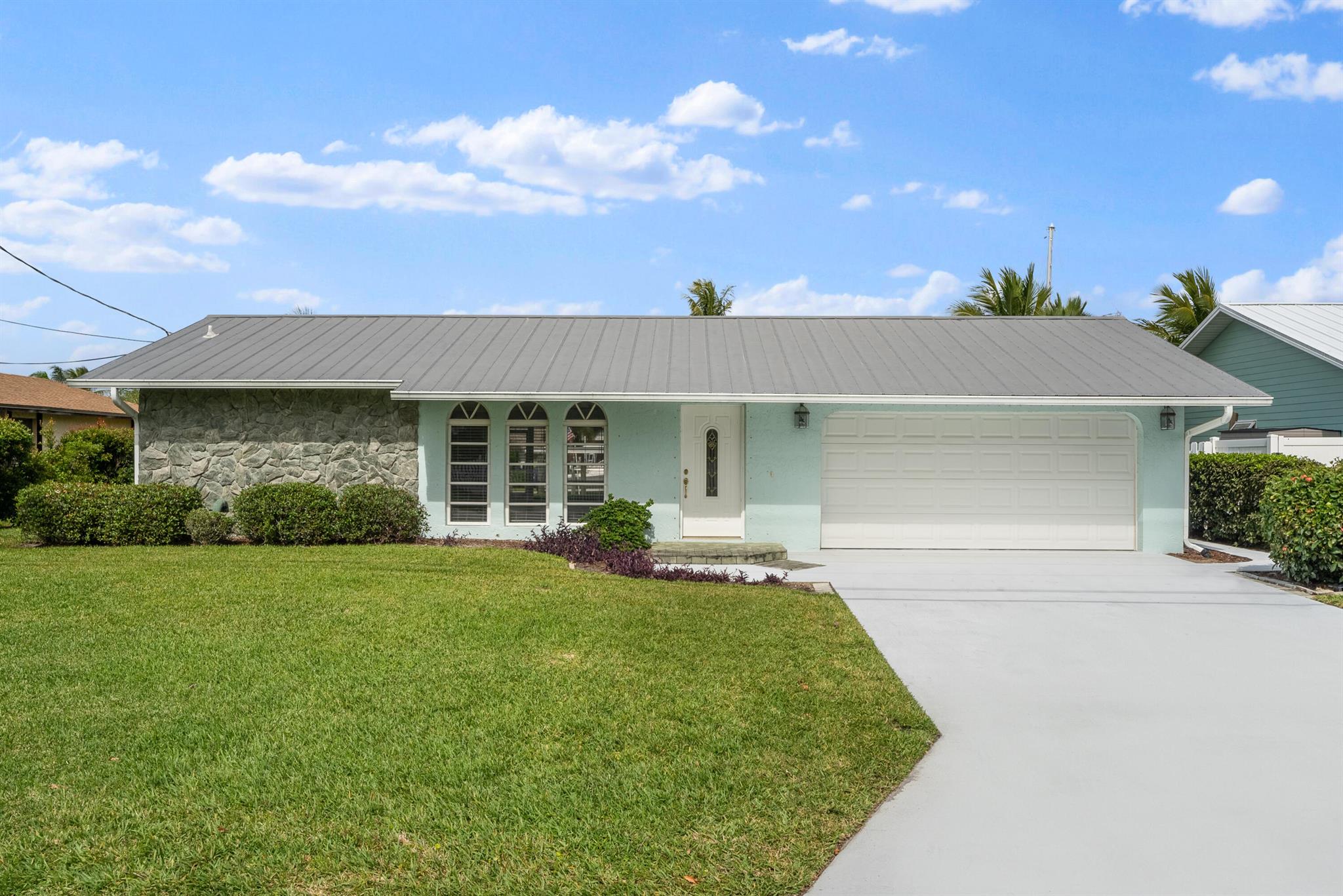 1559 SW Dyer Point Road