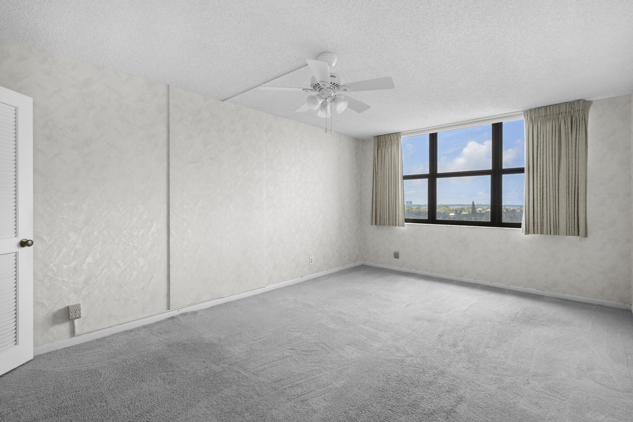 OCEANTREE CONDO - Residential