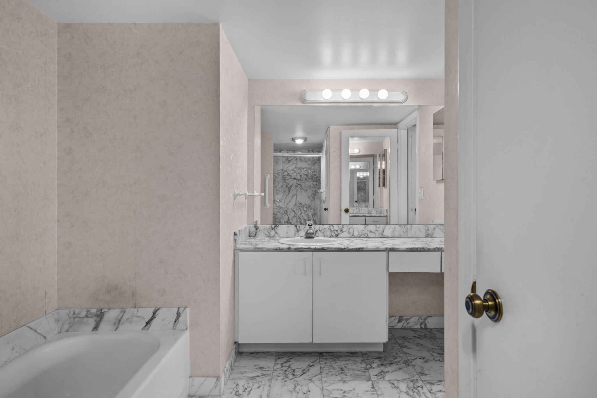 OCEANTREE CONDO - Residential