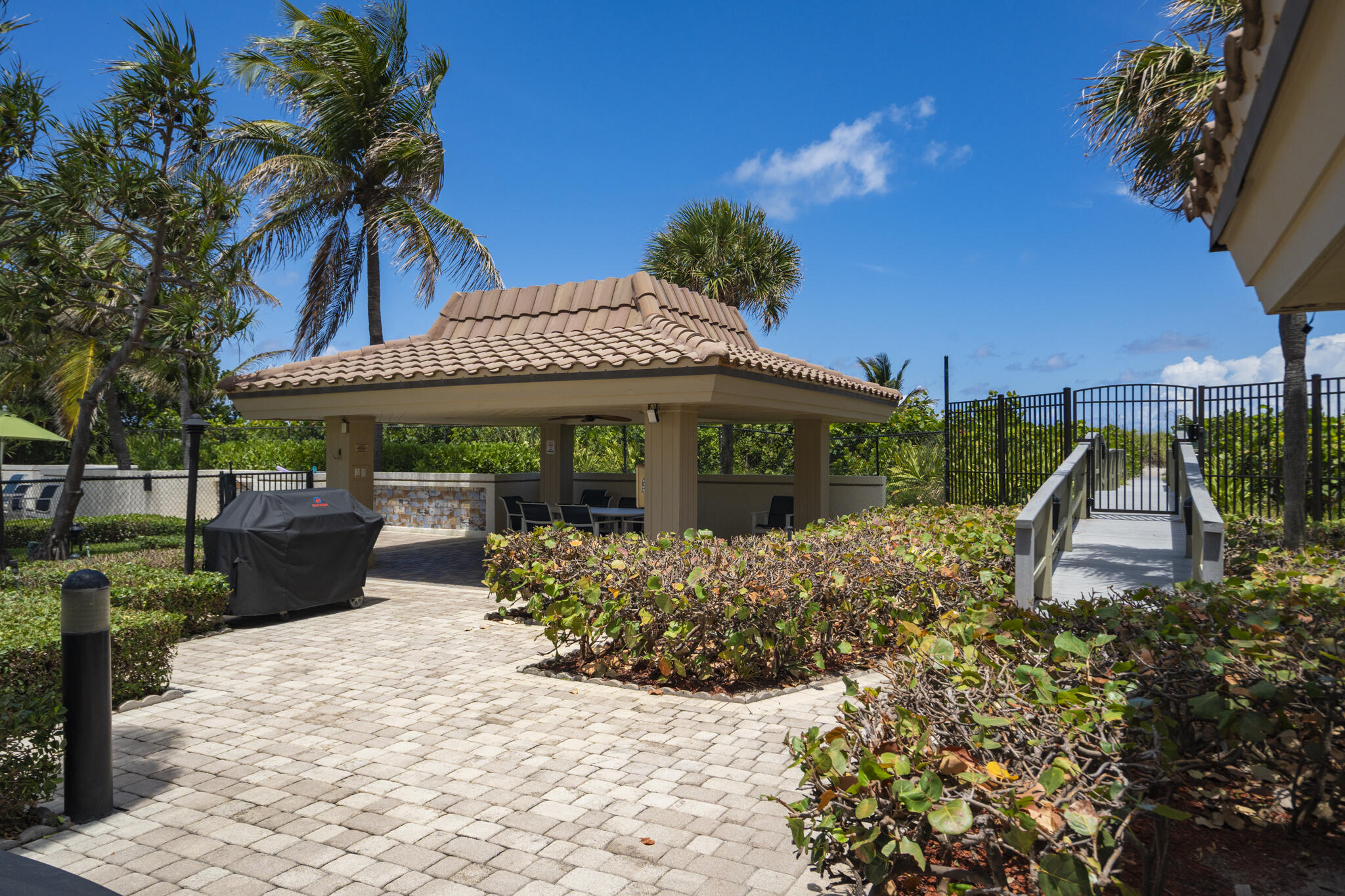 OCEANTREE CONDO - Residential
