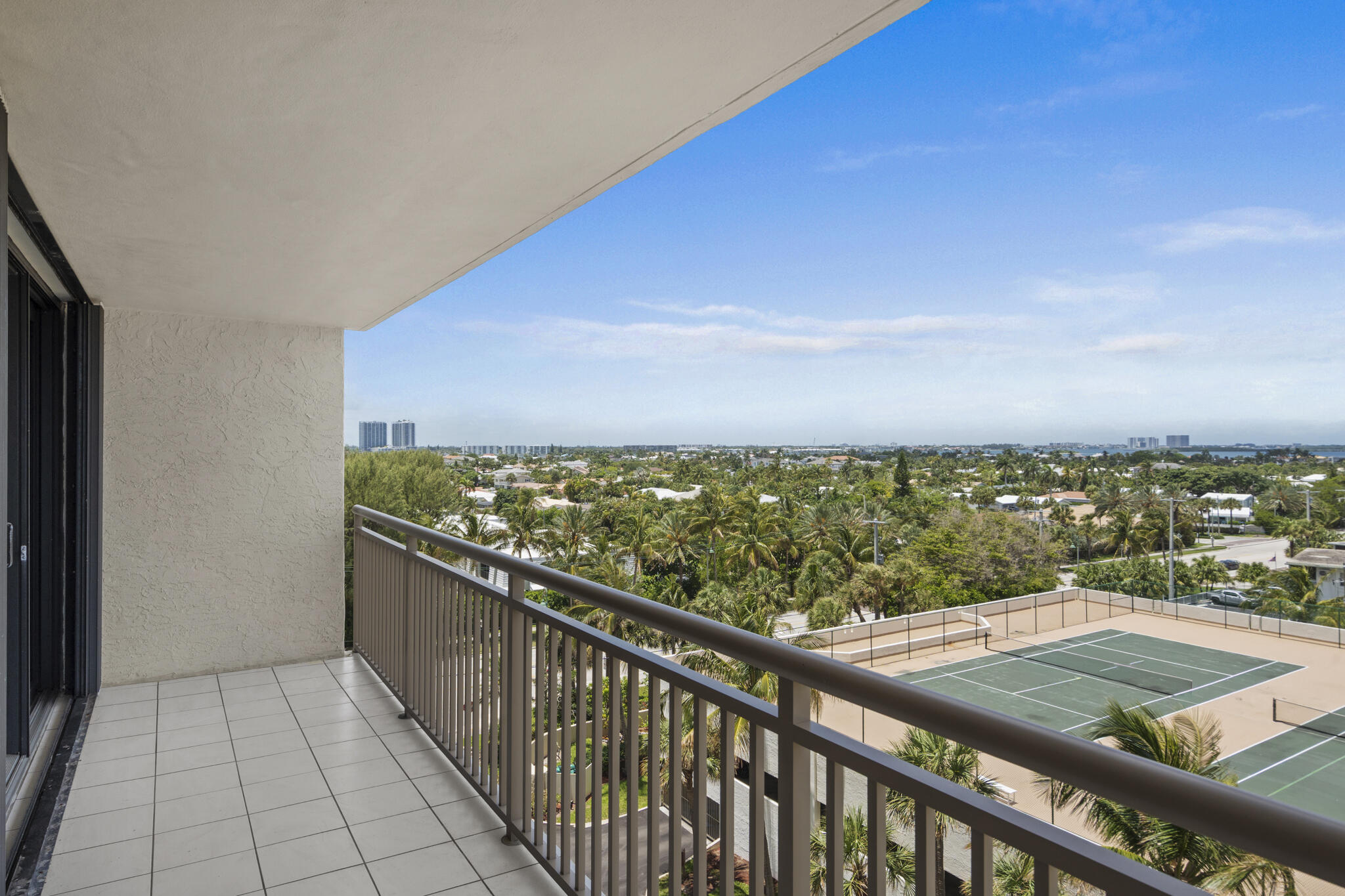 OCEANTREE CONDO - Residential