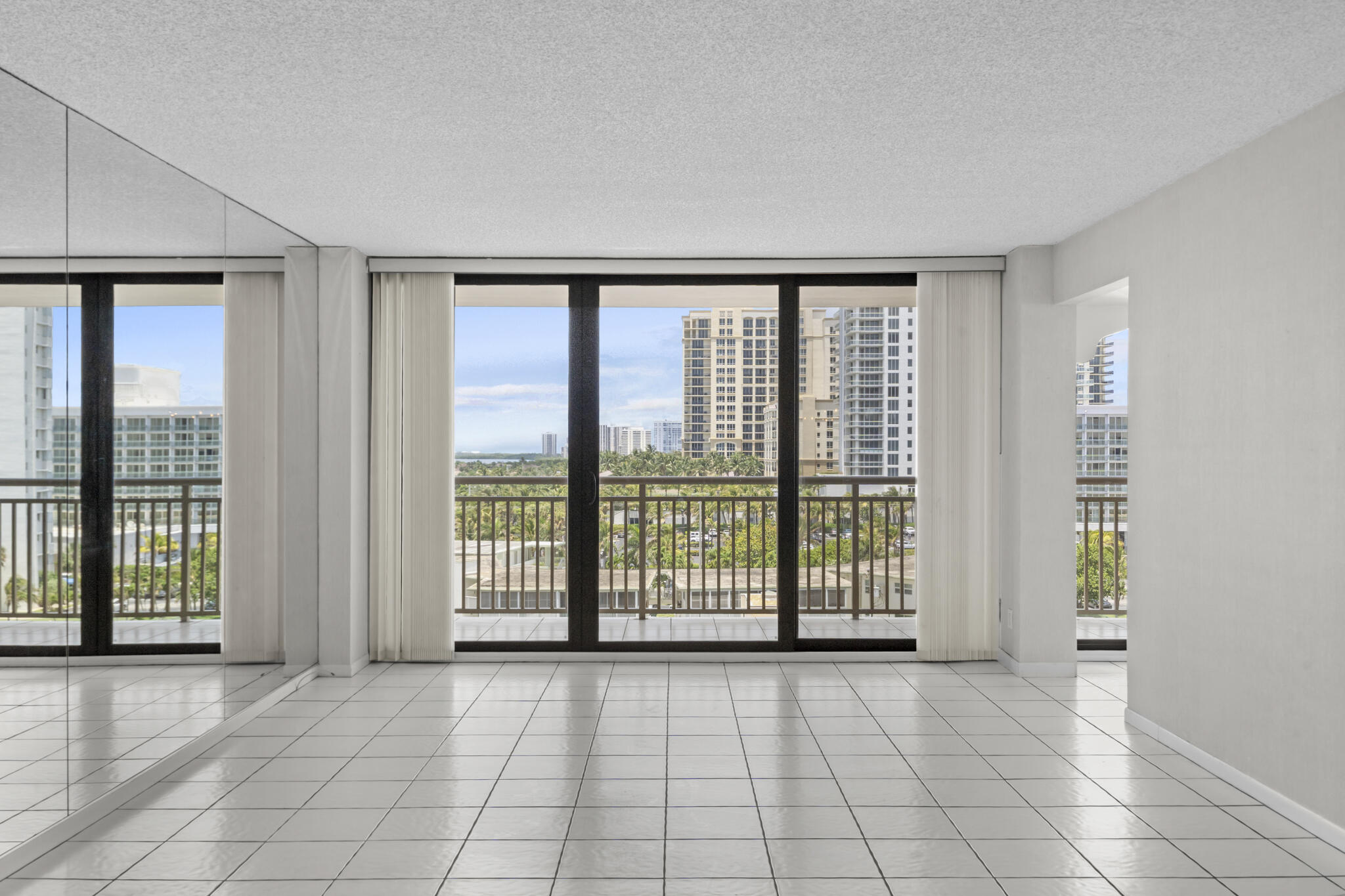 OCEANTREE CONDO - Residential