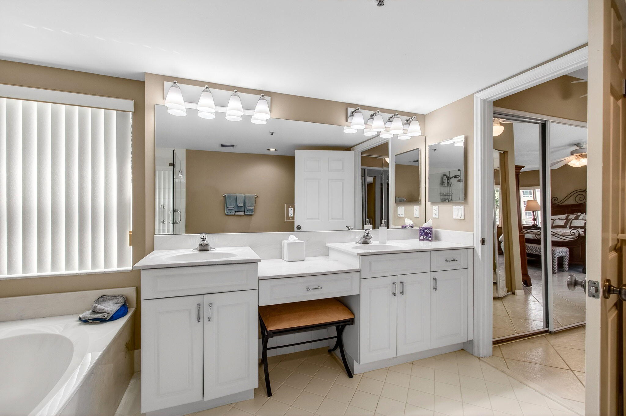 CORAL LAKES - Residential