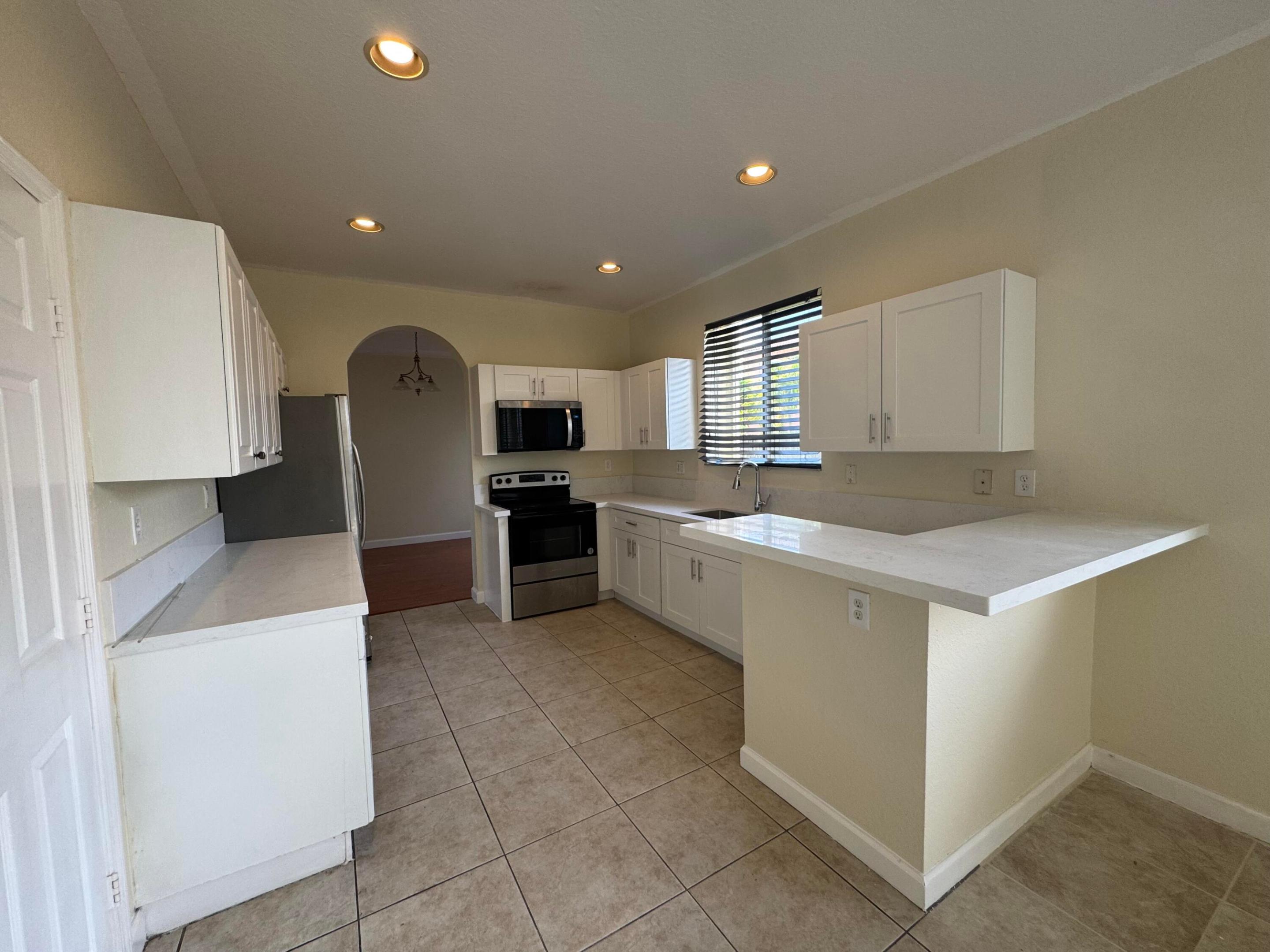 LAKES BY THE BAY AMBER - Residential Lease