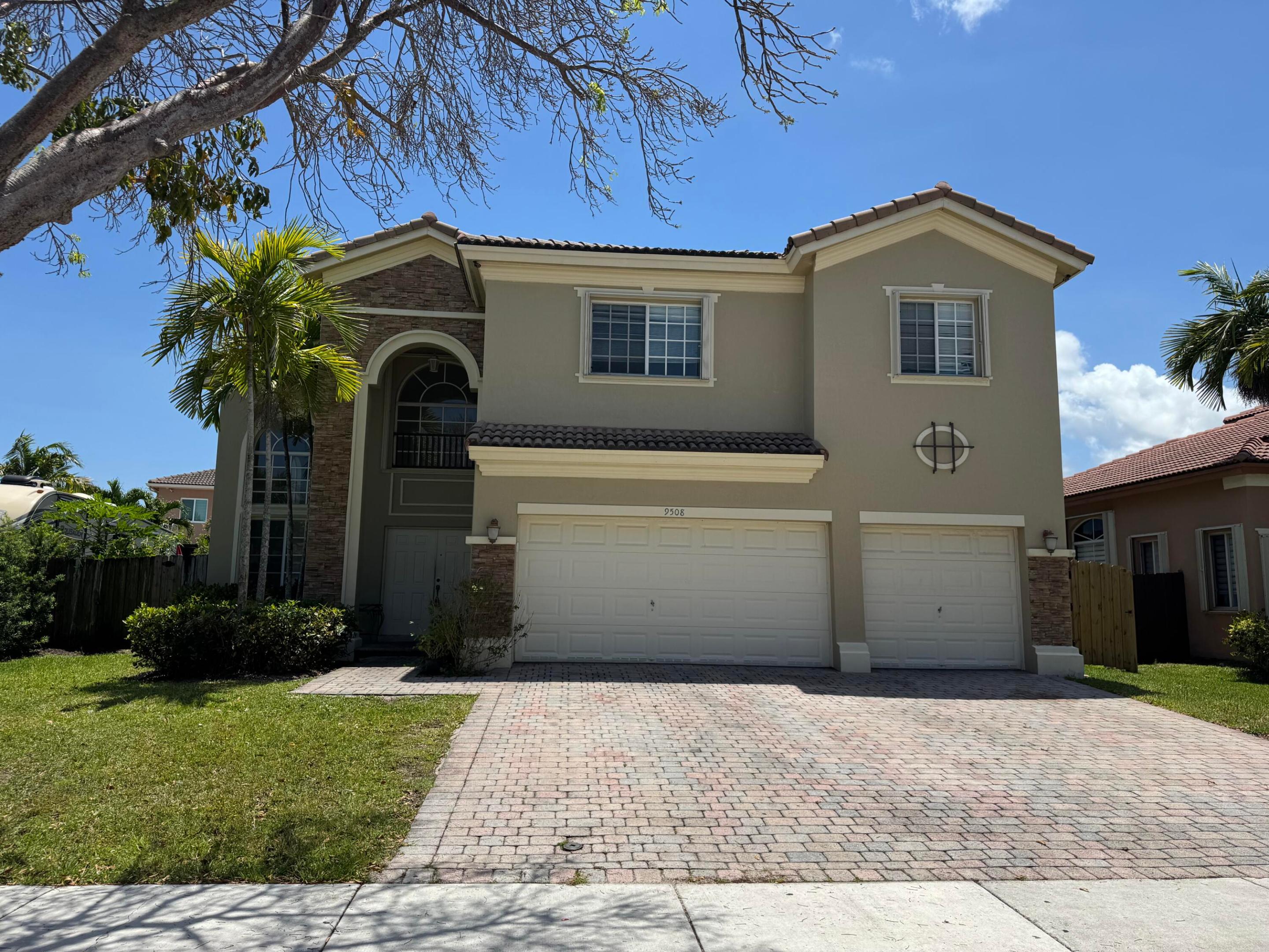 LAKES BY THE BAY AMBER - Residential Lease