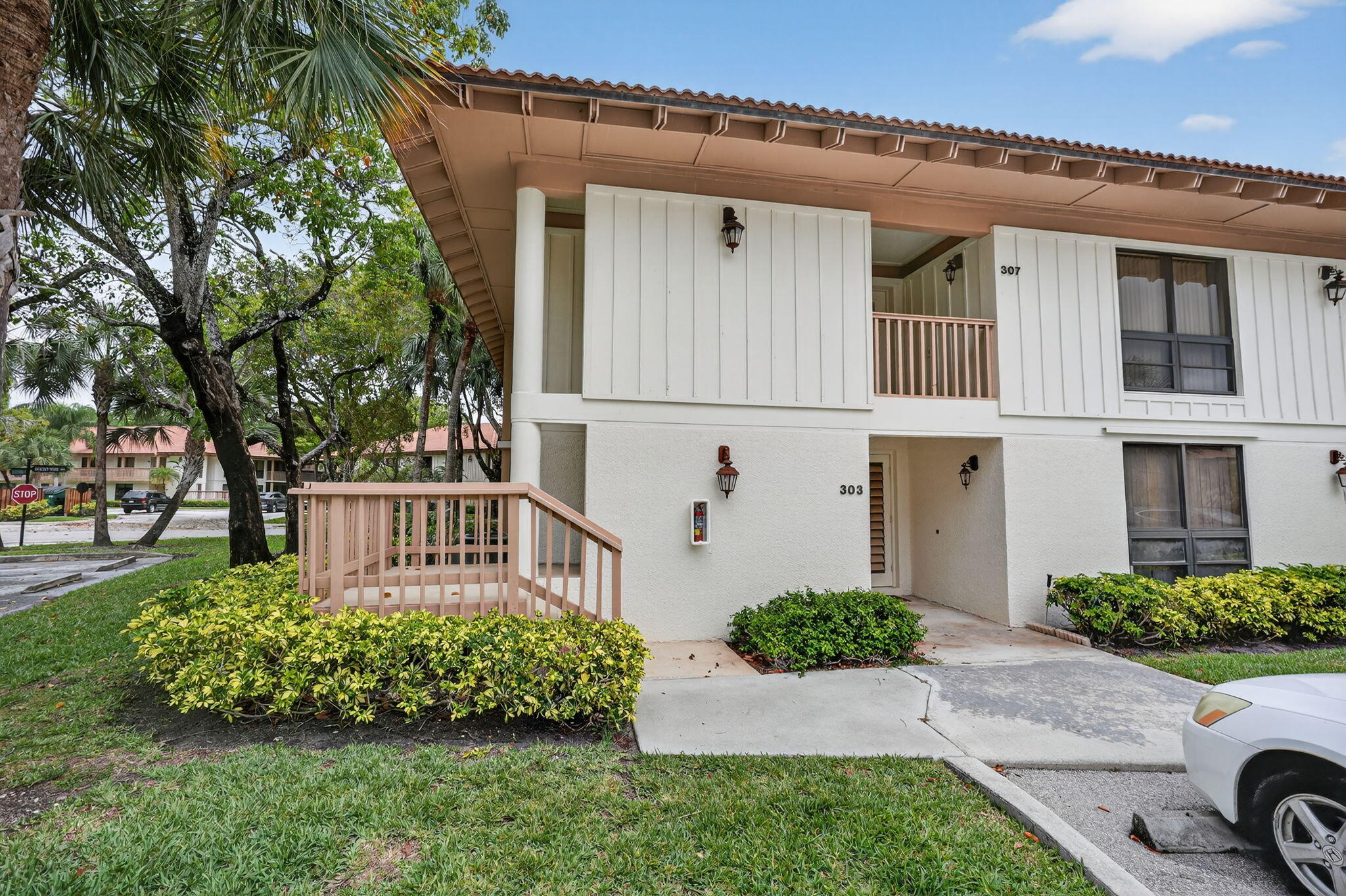 GOLF VILLAS CONDO PGA NATIONAL - Residential