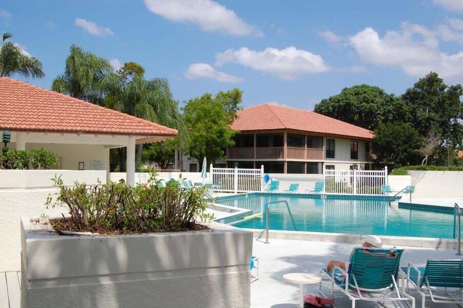 GOLF VILLAS CONDO PGA NATIONAL - Residential