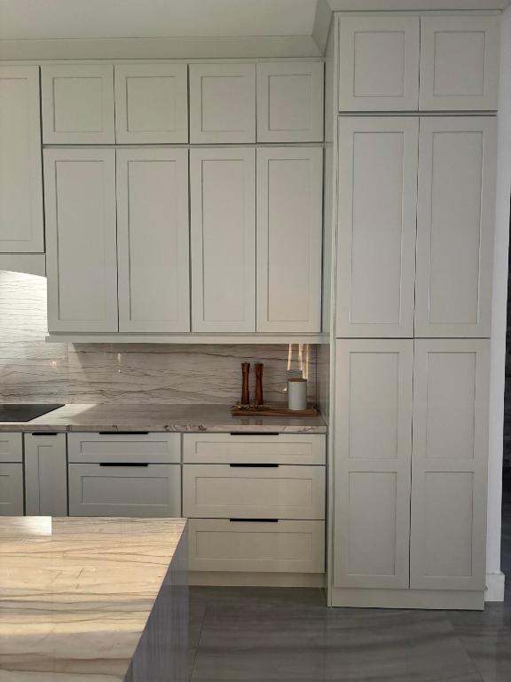 MELLEN GROVES - Residential