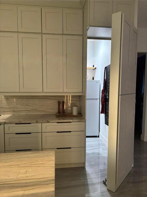 MELLEN GROVES - Residential