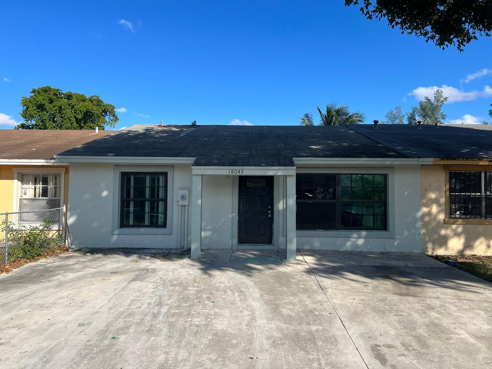 Move In Ready Unit. New Kitchen Cabinet,Stove, Bathroom Vanity, Newly Painted. This unit is very spacious and has a nice back yard to enjoy. Peaceful area