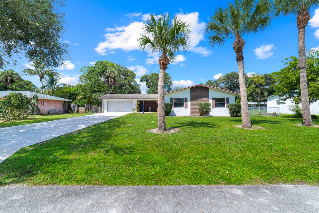 Photo of 3007 Summit Street, Fort Pierce, FL 34982 (MLS # R11124924)