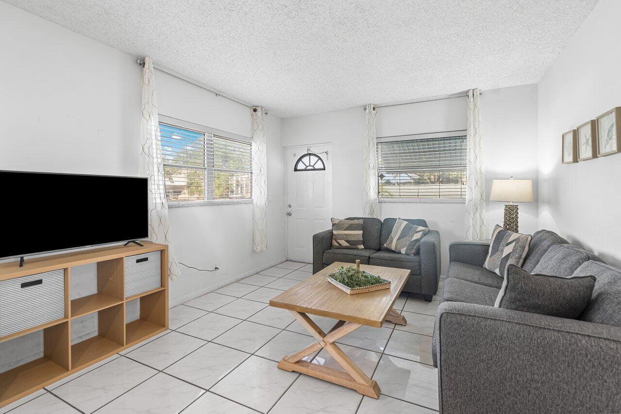 TOWN ACRES - Residential Income