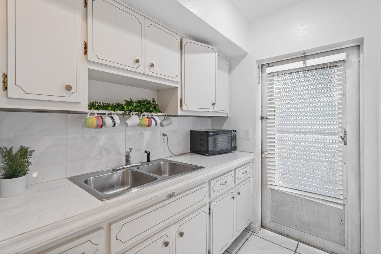 TOWN ACRES - Residential Income