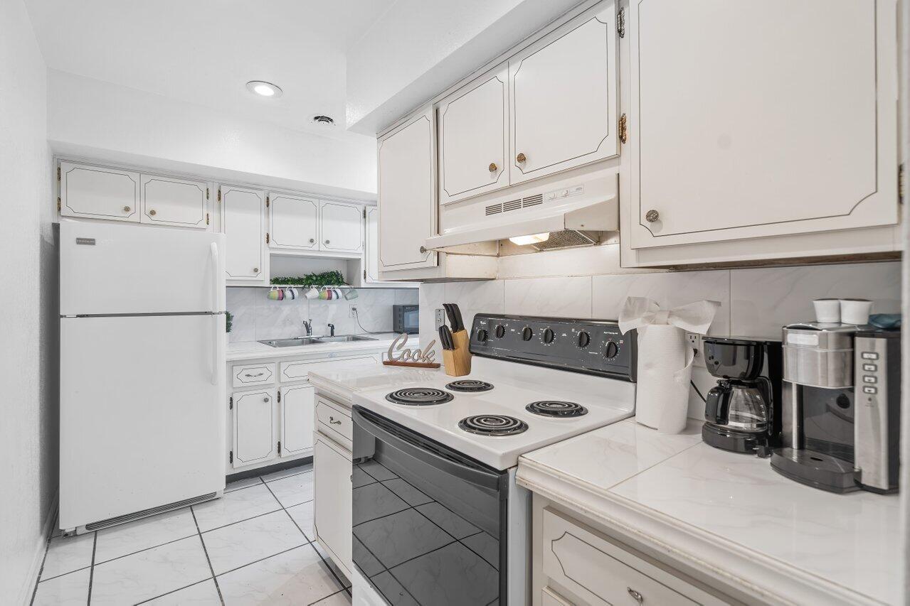 TOWN ACRES - Residential Income