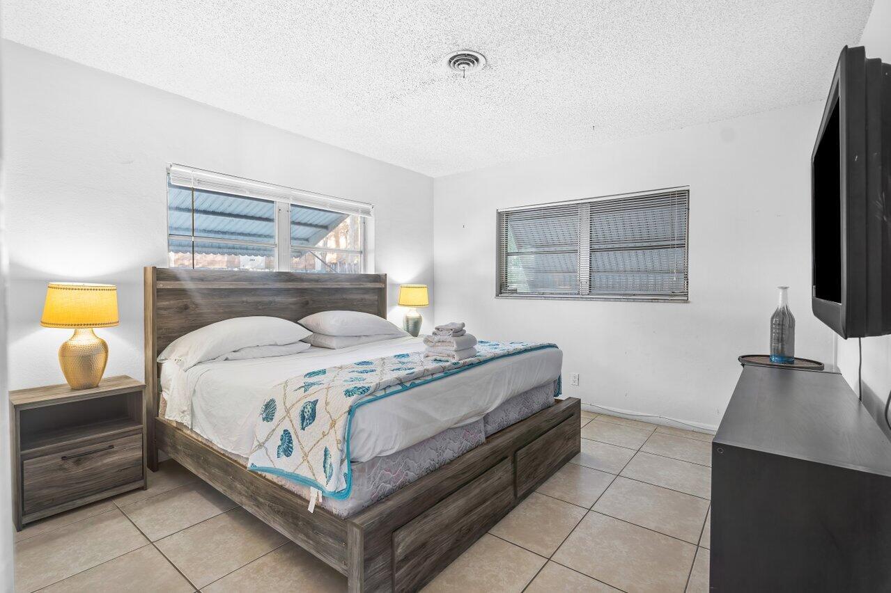 TOWN ACRES - Residential Income