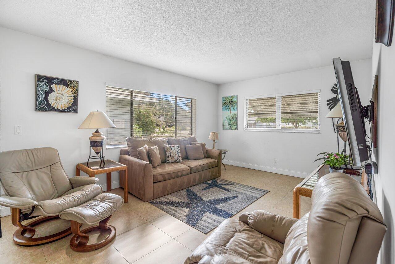 TOWN ACRES - Residential Income