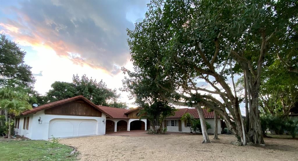 Photo of 18702 Rio Vista Drive, Jupiter, FL 33469 (MLS # R10754104)