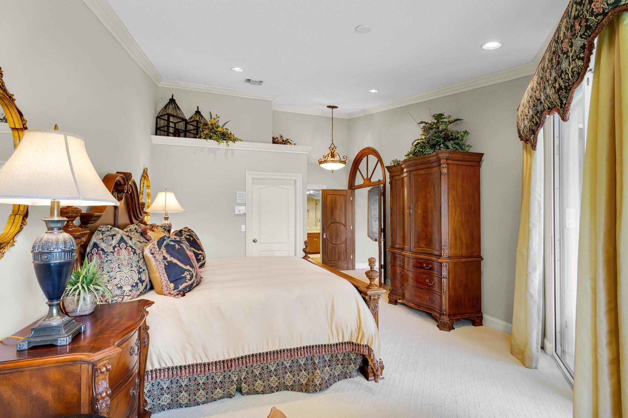 LEGENDS CONDO - Residential