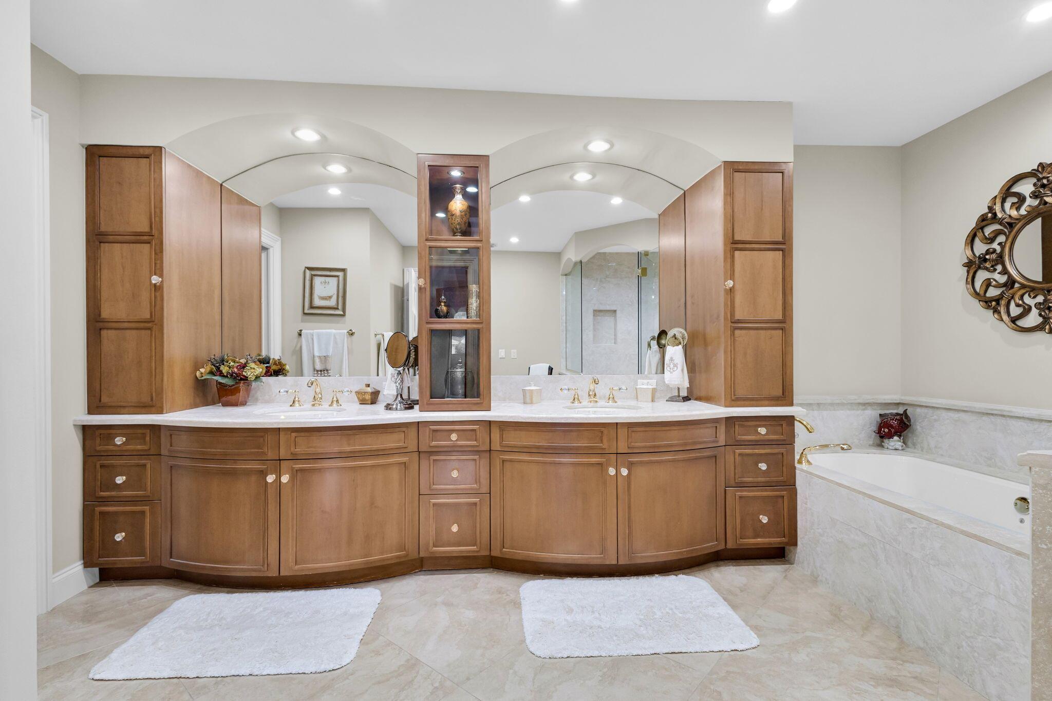 LEGENDS CONDO - Residential