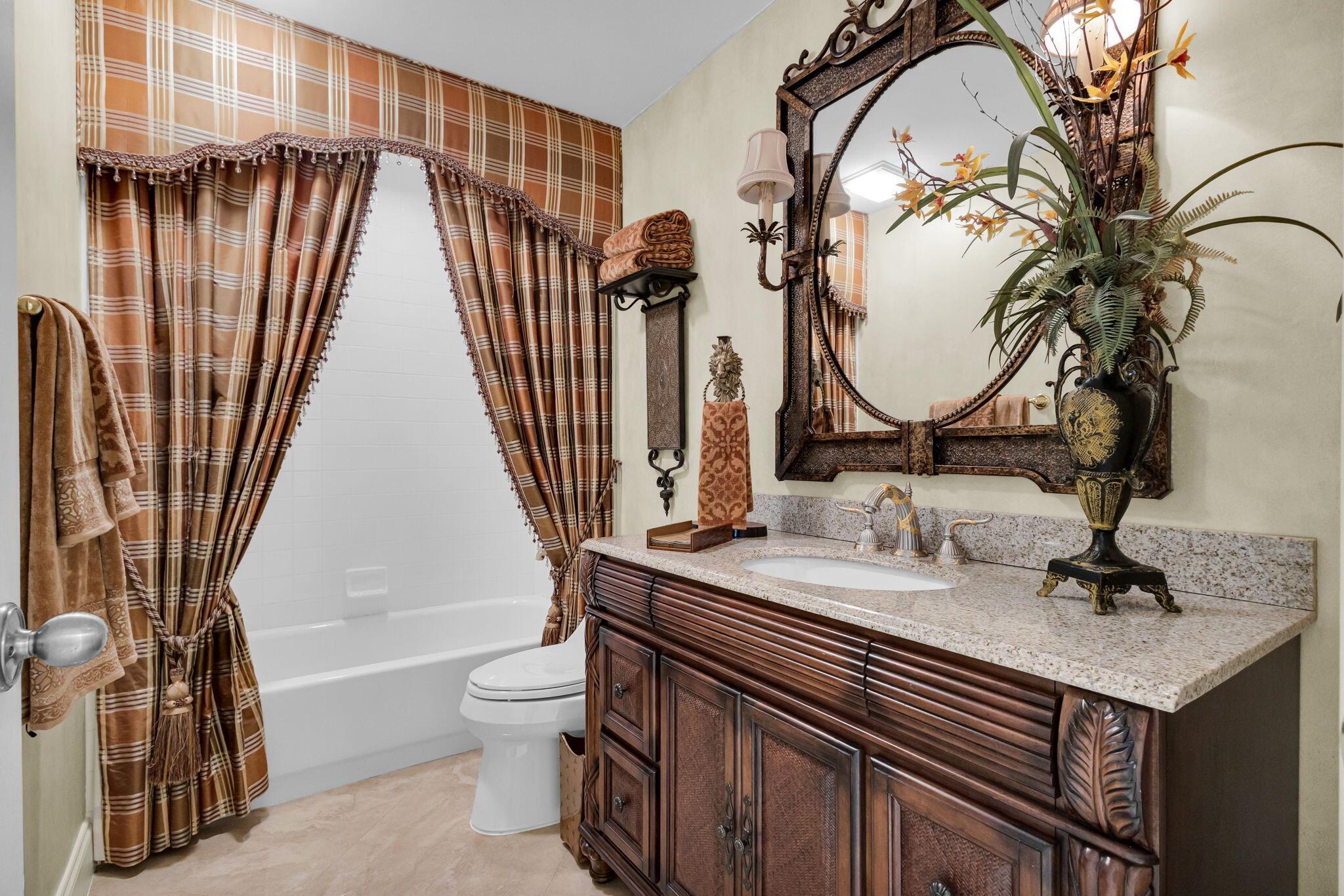 LEGENDS CONDO - Residential