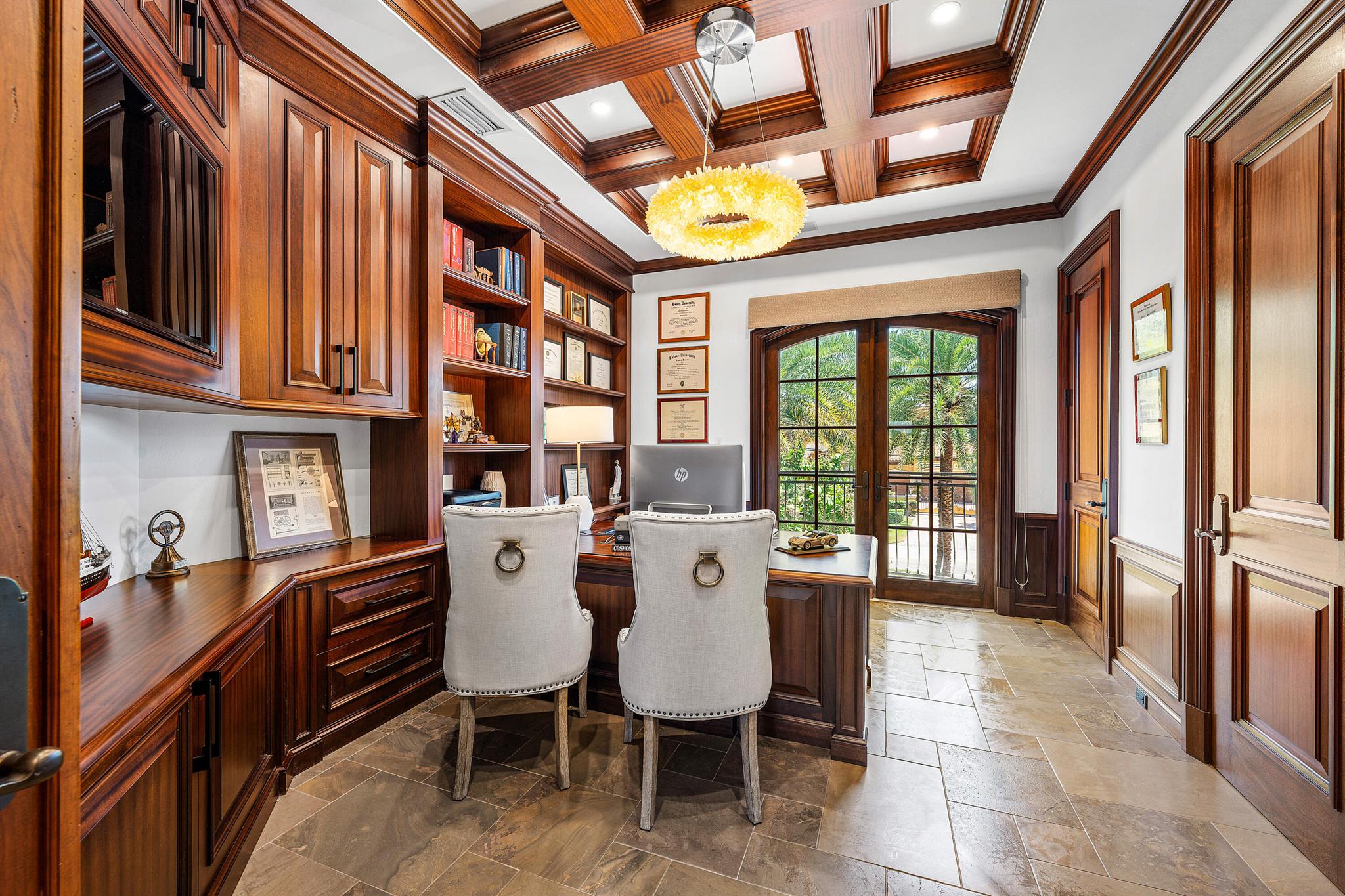 LIGHTHOUSE POINT - Residential