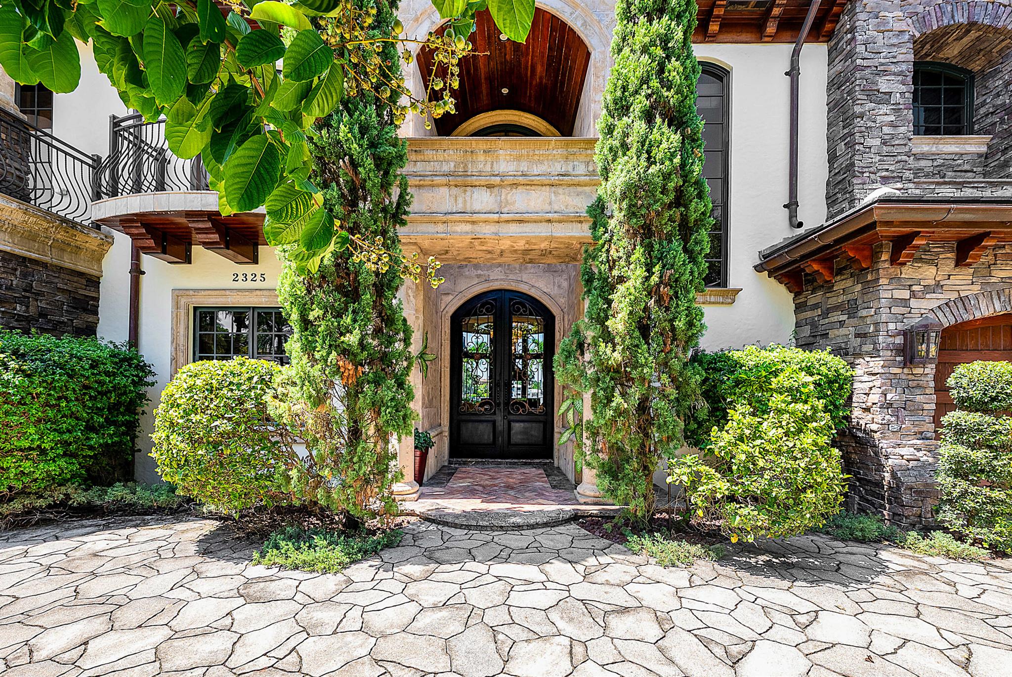 LIGHTHOUSE POINT - Residential