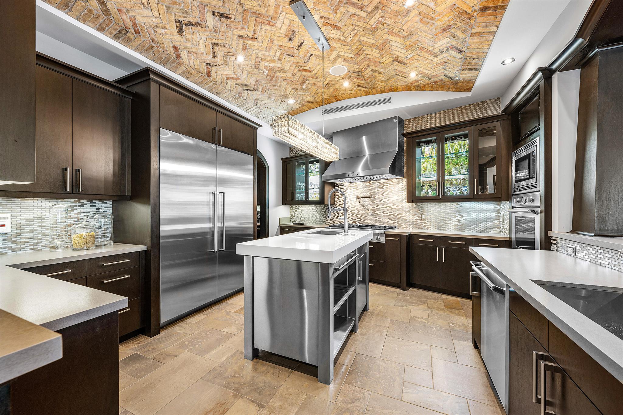 LIGHTHOUSE POINT - Residential