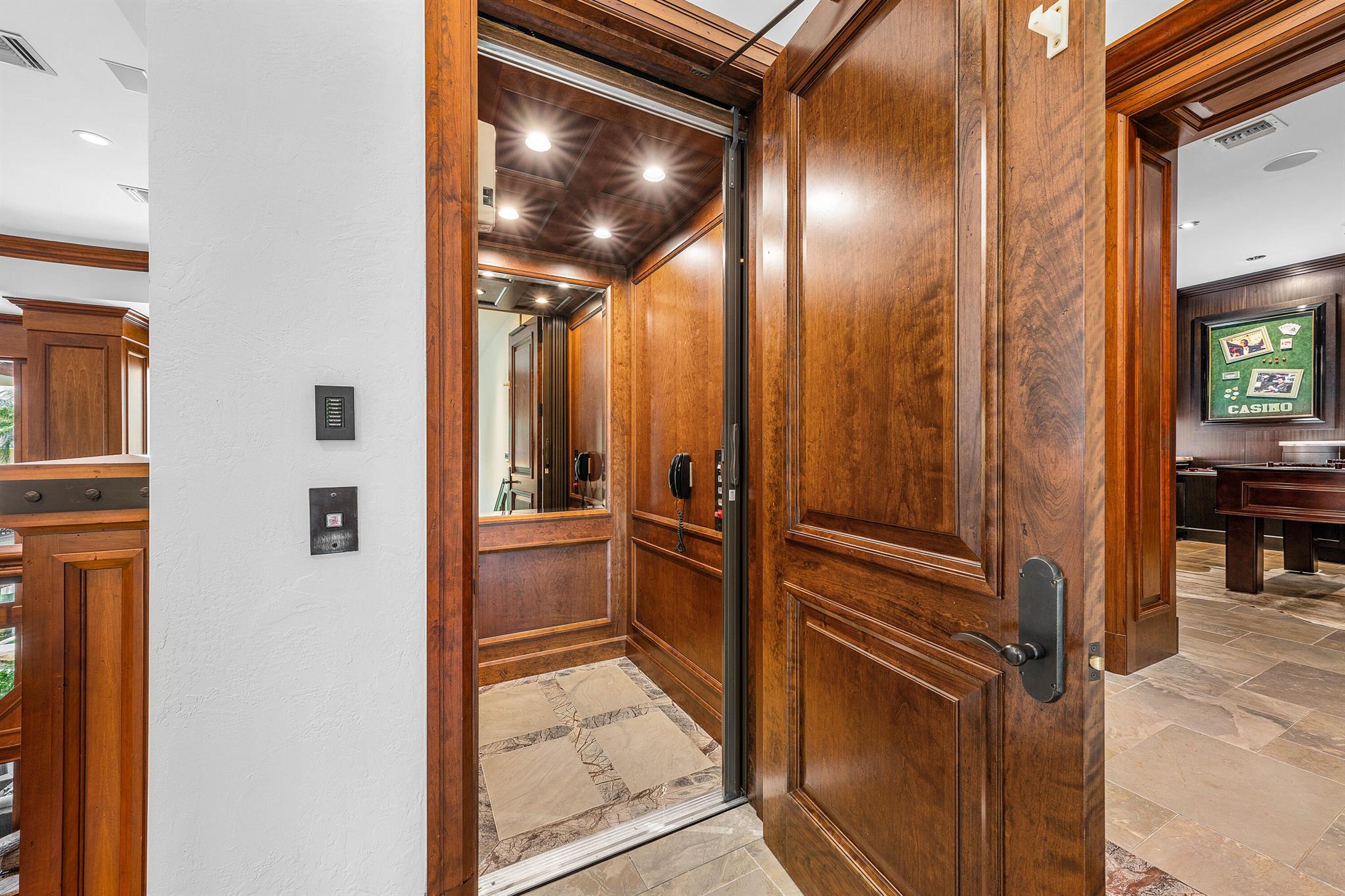 LIGHTHOUSE POINT - Residential