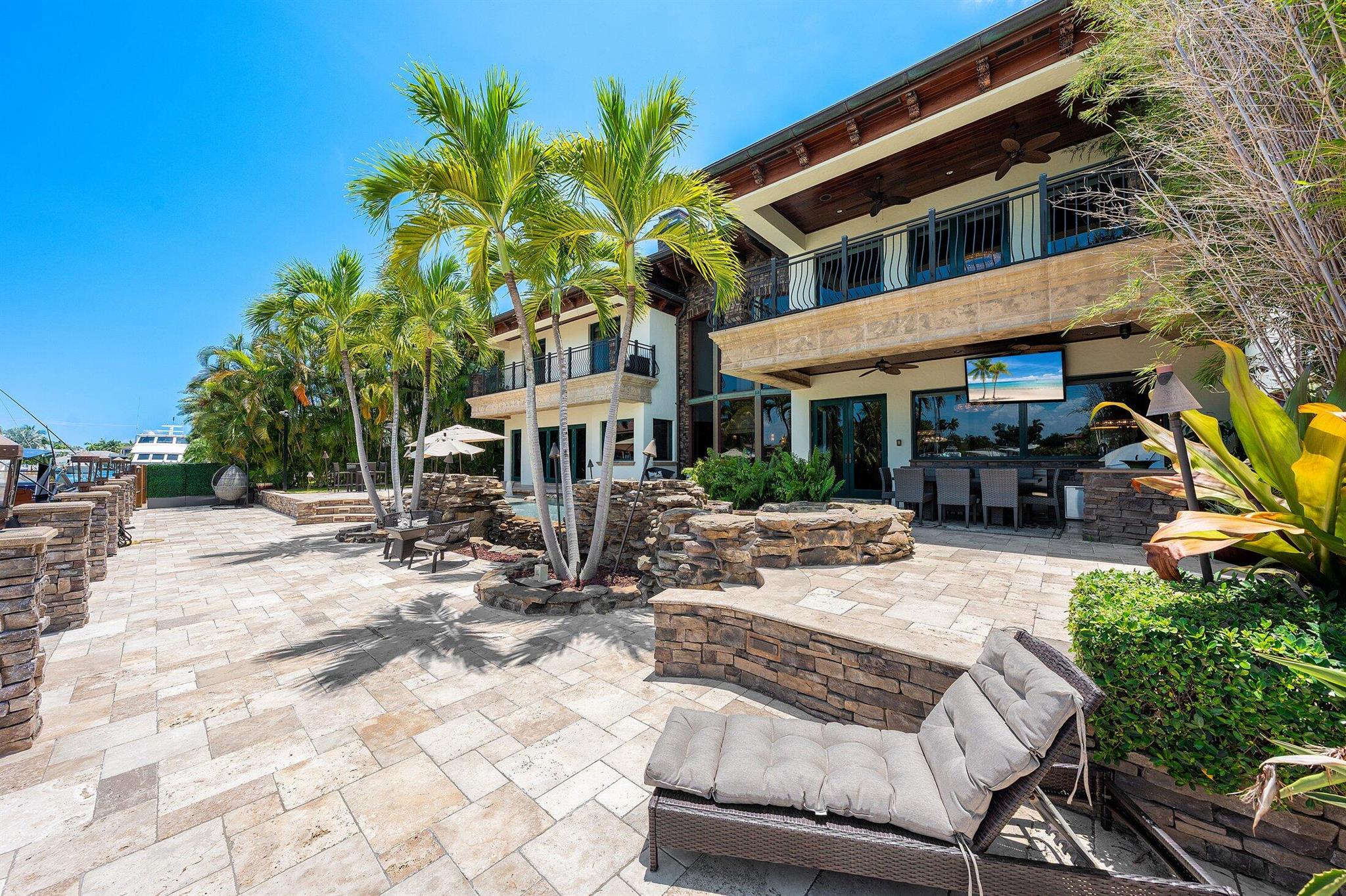 LIGHTHOUSE POINT - Residential