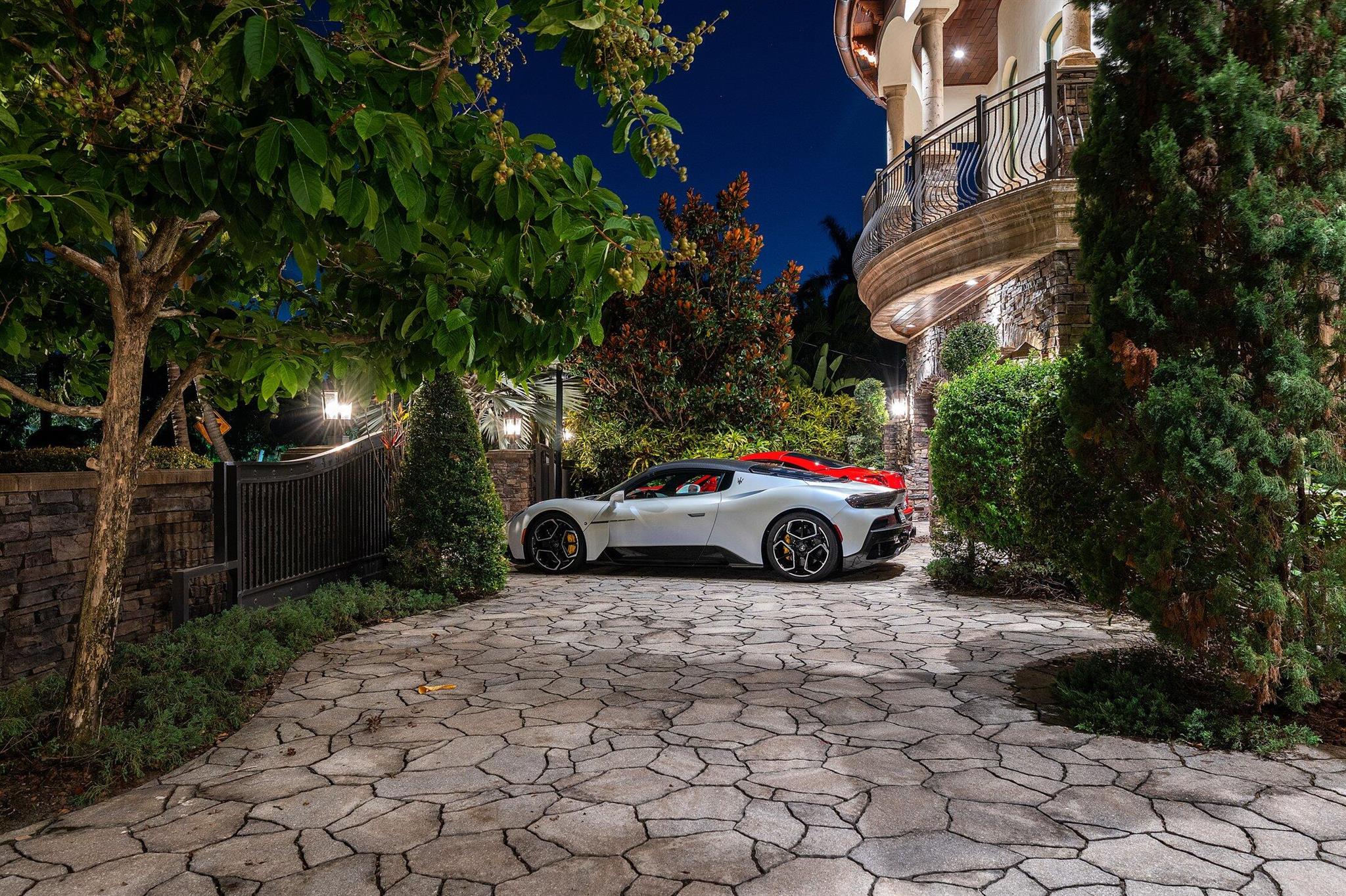 LIGHTHOUSE POINT - Residential