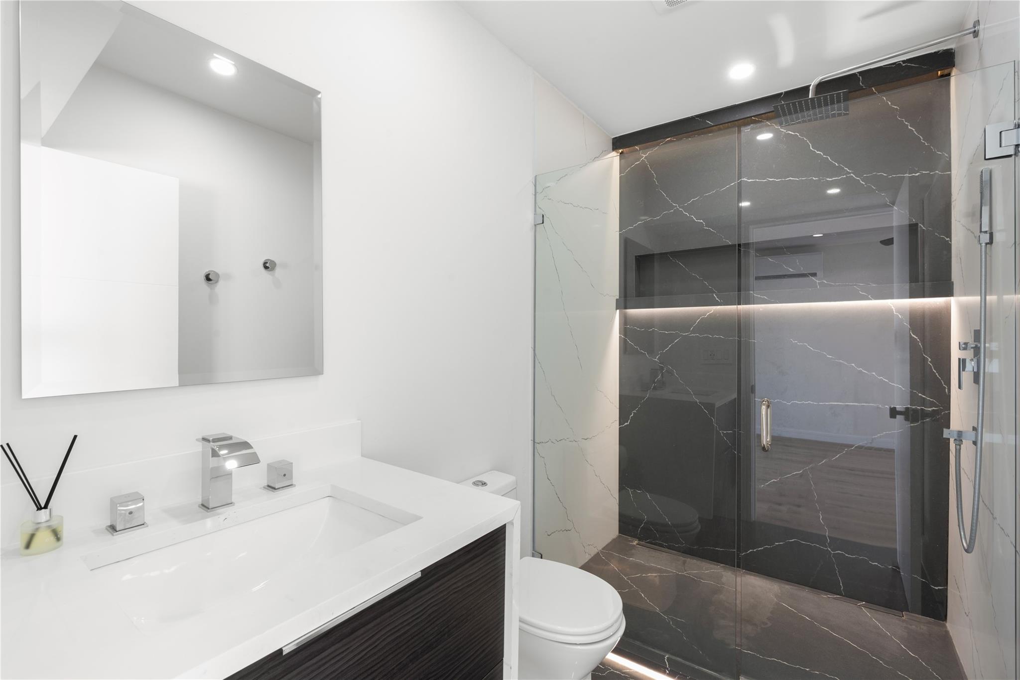 LYONS PARK FIRST ADD - Residential Lease