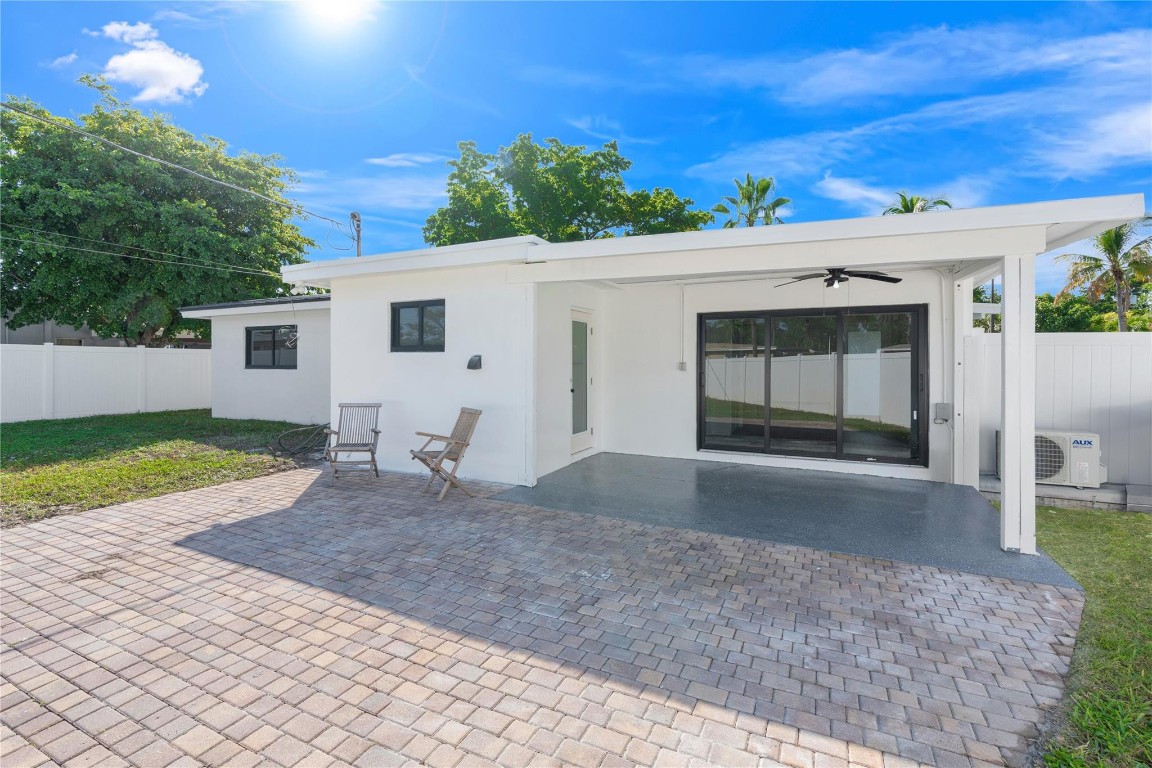 LYONS PARK FIRST ADD - Residential Lease