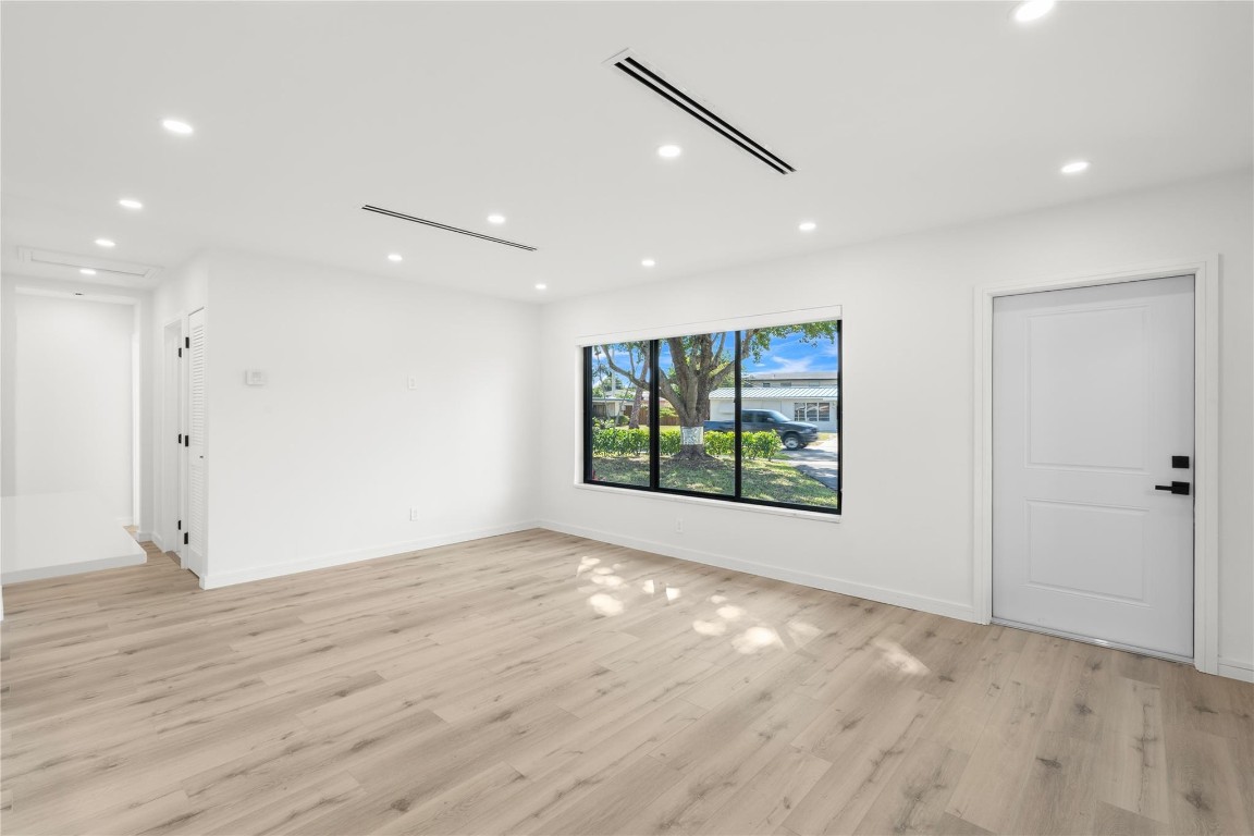 LYONS PARK FIRST ADD - Residential Lease