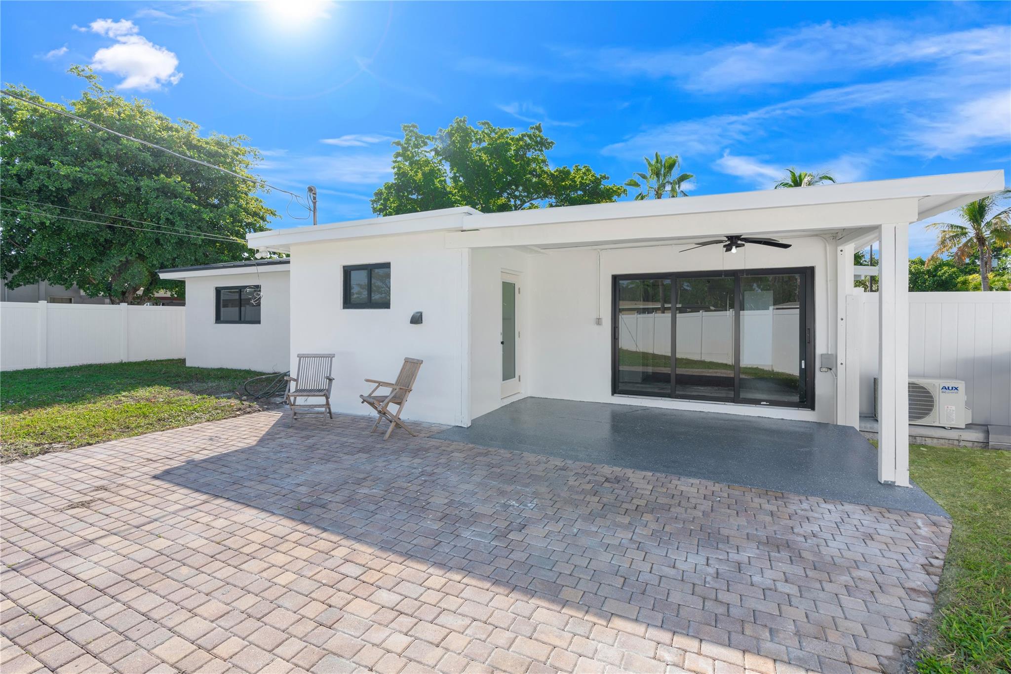 LYONS PARK FIRST ADD - Residential Lease