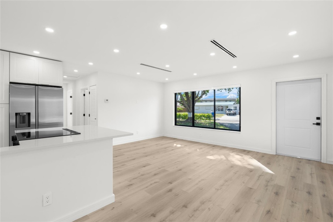 LYONS PARK FIRST ADD - Residential Lease